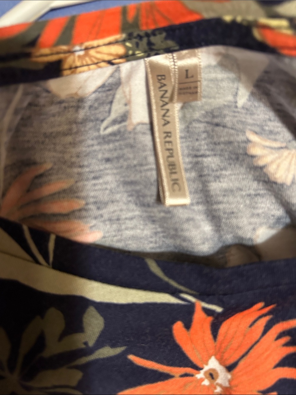 2 Banana Republic Short-Sleeve Floral Tees, Flowers in Black & White Background. - Picture 4 of 7